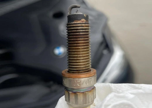 إعادة تدوير شمعات الإشعال NGK8S المصنوعة من الإيريديوم والبلاتين